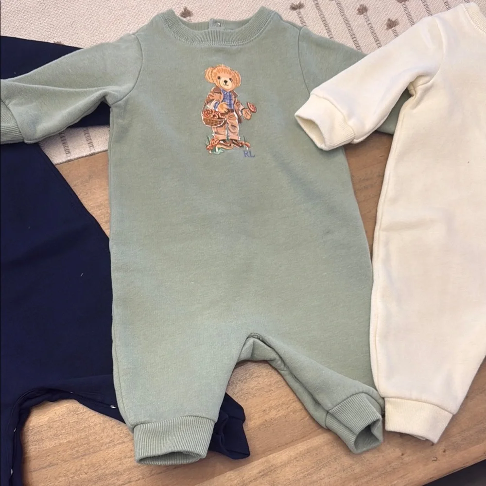 Ralph Lauren Baby Romper sweatsuit with Bear Design